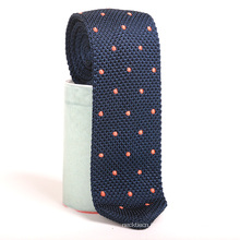 Cravate tricotée faite sur commande de triangle de laine de triangle de points de broderie